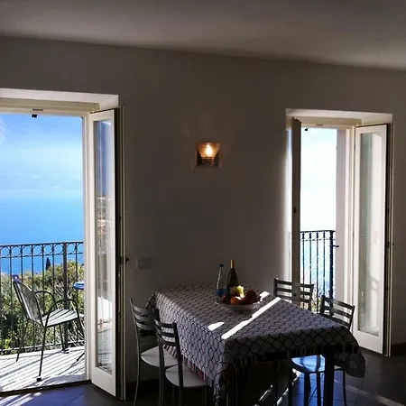 Casa Amarilla